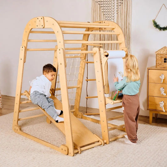 Bewegung für Kinder im Alltag: Wie Kletterdreieck, Kletterwand und Klettergerüst helfen