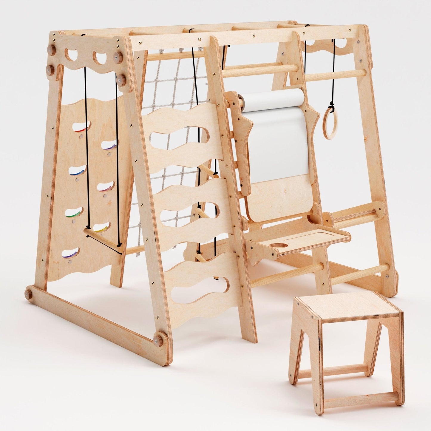 Indoor Spielplatz: Klettergerüst aus Holz mit Schaukel, Rutsche, Seil, Treppe